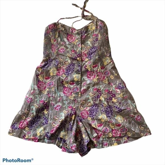 Floral halter neck tie romper with pockets open crisscross back - Picture 1 of 4